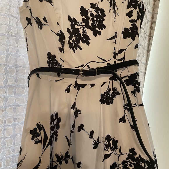 Grace Karin Size S. Black and white flowers with a separate black belt. - Picture 3 of 5
